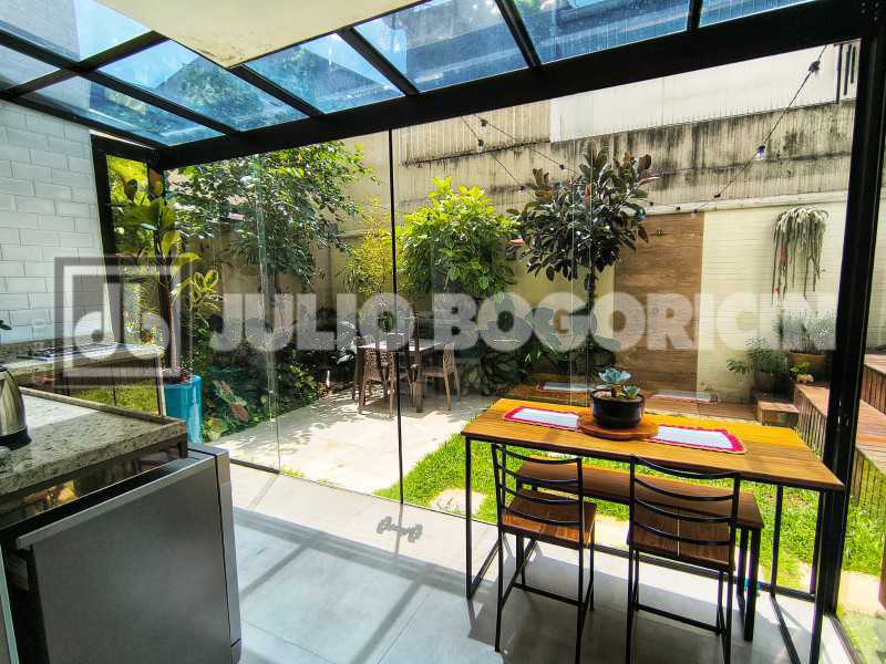 AP 820K STORIES 1. - 11