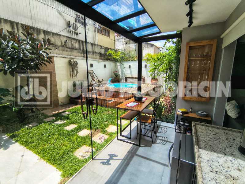 AP 820K STORIES 2. - 12