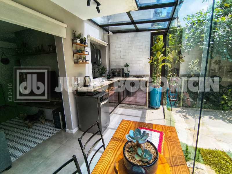 AP 820K STORIES 8. - 18