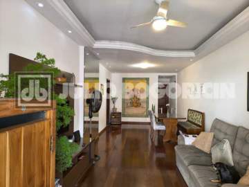 Apartamento de 3 quartos sendo 1 suíte, com varanda, 2 vagas na escritura na Tijuca - JBT305385