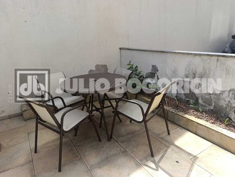 37 ÁREA PISCINA. - 37