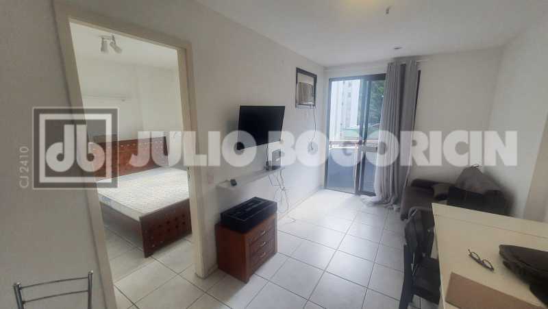 f5a98210-95b0-44a2-8588-e32e41 - 32