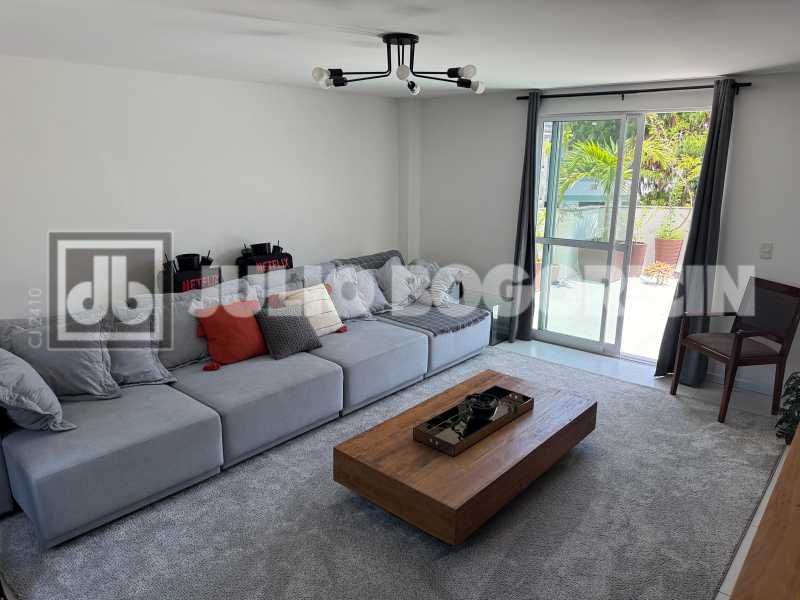 EED712B0-2D43-44E3-9A41-F65F15 - 2