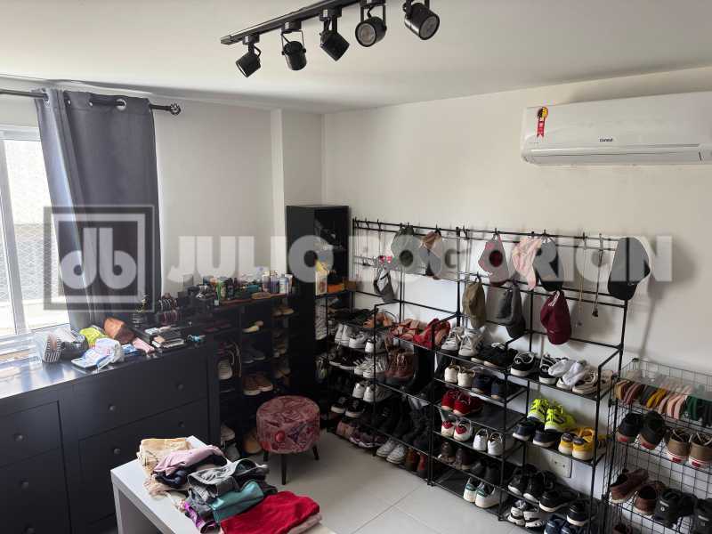 96B2AF28-1FFC-4508-BB86-74A879 - 18