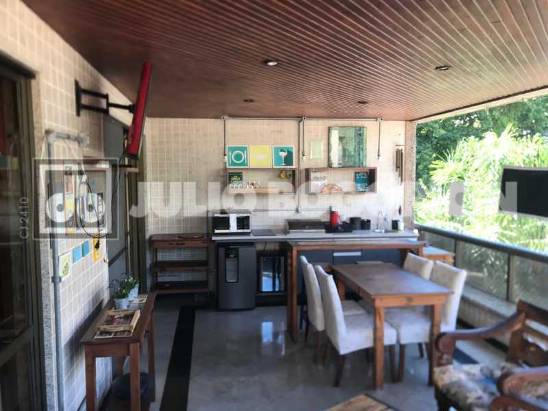 e4047e5d-9a36-4a8e-bc93-74093a - 1