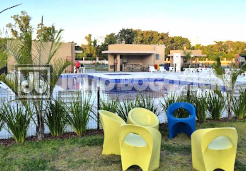 Conheça 03 - Vista piscina do imóvel - Vargem Grande oportunidade condomínio Novolar 2 quartos lazer completo segurança 24 horas vaga garagem - JBRB214426 - 5 03 - Vista piscina - 5