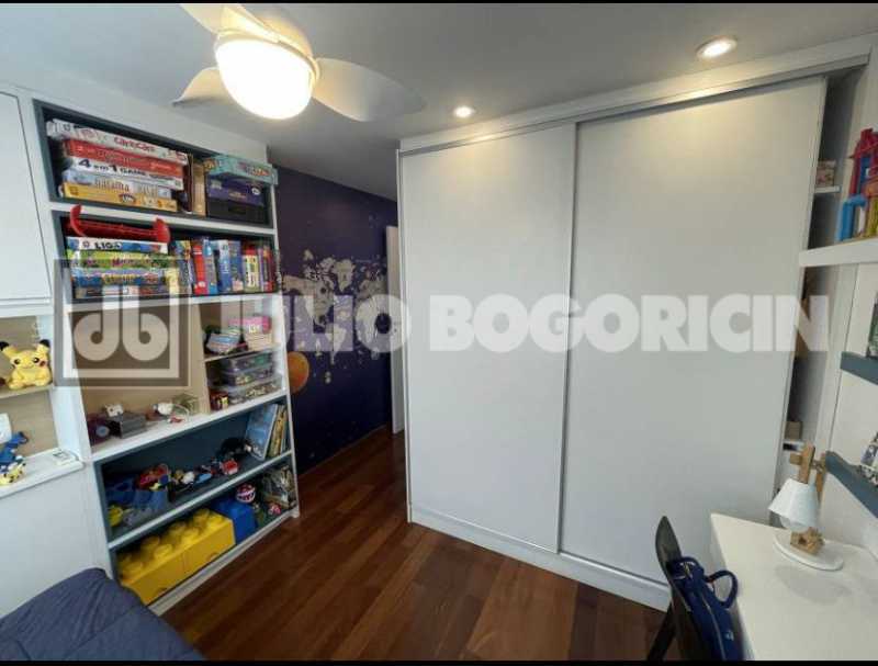 c5d1b595-6bbc-4201-950f-53bb4e - 24