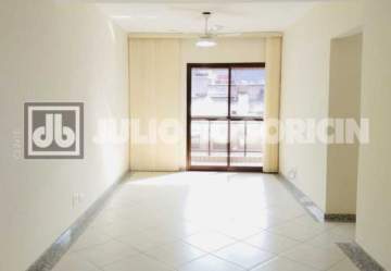 Ótima localização - Apartamento confortável planta, 3 quartos , varanda, 1 suíte, 2 vagas na escritura, Oportunidade! - JBAP305020