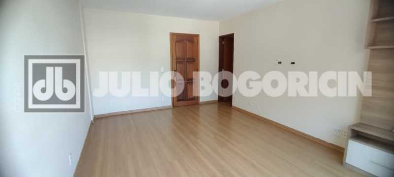 Conheça 3 do imóvel - Excelente apartamento, 3 quartos (1 suíte), dependências completas, vaga de garagem escriturada. Oportunidade!! - JBT305405 - 3 3 - 3