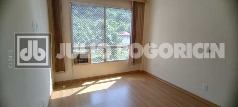 Conheça 13 do imóvel - Excelente apartamento, 3 quartos (1 suíte), dependências completas, vaga de garagem escriturada. Oportunidade!! - JBT305405 - 13 13 - 13