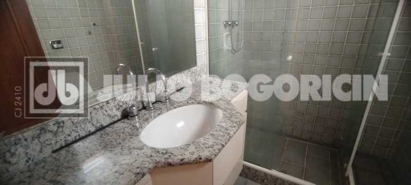 Conheça 16 do imóvel - Excelente apartamento, 3 quartos (1 suíte), dependências completas, vaga de garagem escriturada. Oportunidade!! - JBT305405 - 16 16 - 16