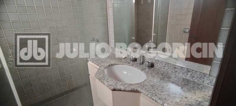 Conheça 18 do imóvel - Excelente apartamento, 3 quartos (1 suíte), dependências completas, vaga de garagem escriturada. Oportunidade!! - JBT305405 - 18 18 - 18