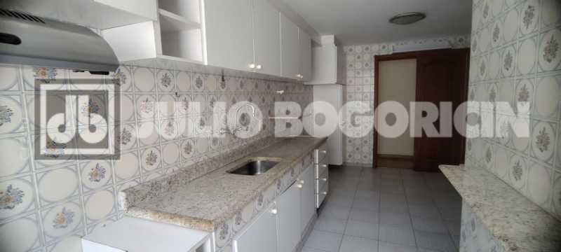 Conheça 20 do imóvel - Excelente apartamento, 3 quartos (1 suíte), dependências completas, vaga de garagem escriturada. Oportunidade!! - JBT305405 - 20 20 - 20