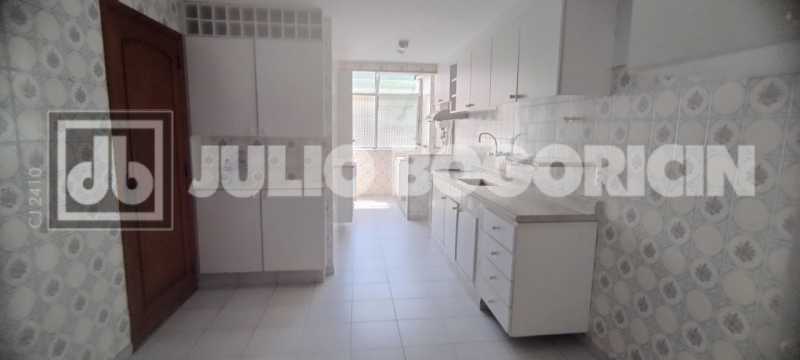 Conheça 21 do imóvel - Excelente apartamento, 3 quartos (1 suíte), dependências completas, vaga de garagem escriturada. Oportunidade!! - JBT305405 - 21 21 - 21