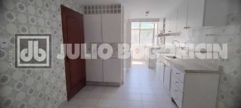 Conheça 25 do imóvel - Excelente apartamento, 3 quartos (1 suíte), dependências completas, vaga de garagem escriturada. Oportunidade!! - JBT305405 - 25 25 - 25