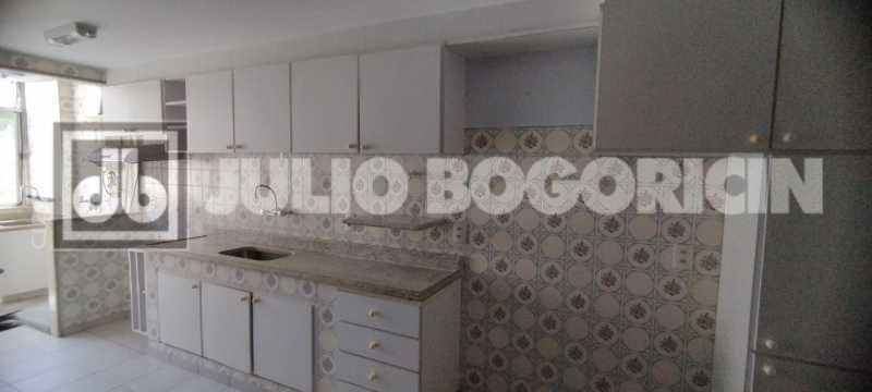 Conheça 26 do imóvel - Excelente apartamento, 3 quartos (1 suíte), dependências completas, vaga de garagem escriturada. Oportunidade!! - JBT305405 - 26 26 - 26