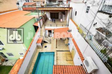 Ótima localização - Casa de rua tlipex - 3 quartos (1 suite) - Closet e banheira de hidro - piscina - vaga - JBM608432