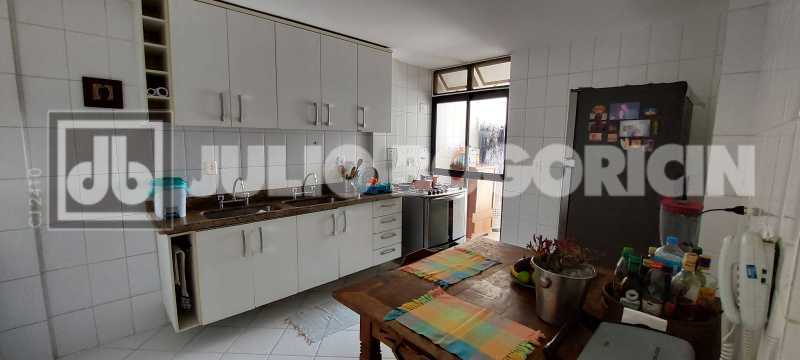 bb4c8b42-4a52-4462-99ad-e05b6e - 19