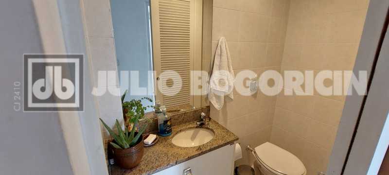 bb4c8b42-4a52-4462-99ad-e05b6e - 25