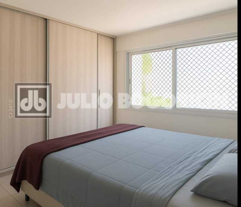 225dd10a-367f-4f41-bb7d-413ec2 - 12