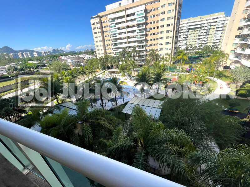 Conheça 03 do imóvel - Barra da Tijuca Ventanas maravilhoso 4 quartos 1 suíte lazer completo 3 vagas - JBB49305 - 3 03 - 3