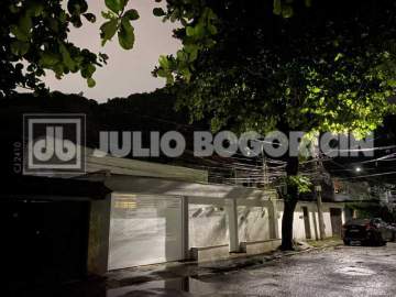 Barra da Tijuca- Casa em Condomínio: Linear -3 suítes- lavabo- cozinha americana-deps- edícula- garagem. - JBBO6024