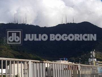 Imperdível - Cobertura Linear, terraço de aproximadamente 130 M², com linda vista para o Sumaré. Junto ao Shopping, metrô, Praça Saens Pena. 3 quartos, 1 suíte, vaga escriturada. - JBT54127