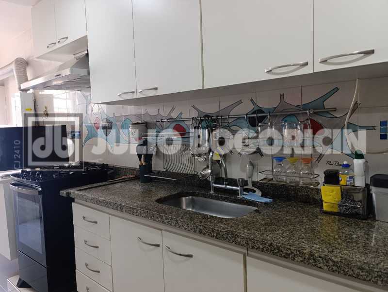 17 COZINHA. - 17
