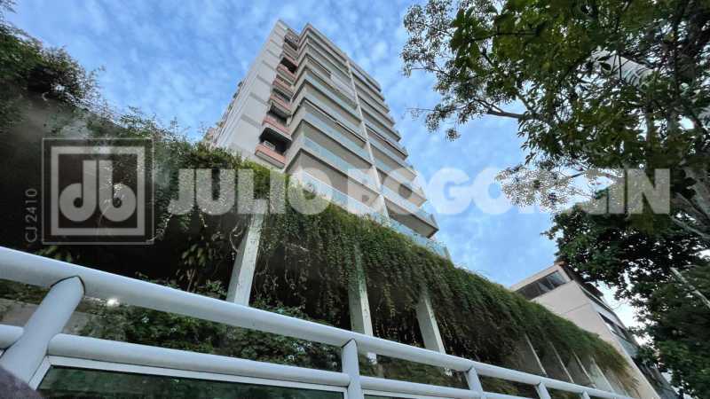 Conheça 5. do imóvel - MEIER - RUA BARÃO DE SÃO BORJA - EXCELENTE APTO.À VENDA - VARANDÃO - 3 DORMITÓRIOS(1 SUÍTE) DEPENDÊNCIA COMPLETA - 2 VAGAS ESCRITURADAS - INFRAESTRUTURA TOTAL. - JBM306670 - 2 5. - 2