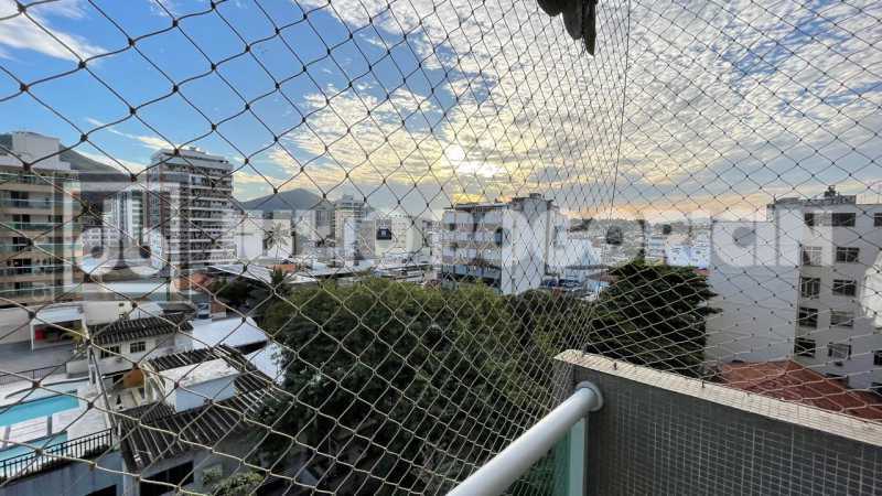 Conheça 18. do imóvel - MEIER - RUA BARÃO DE SÃO BORJA - EXCELENTE APTO.À VENDA - VARANDÃO - 3 DORMITÓRIOS(1 SUÍTE) DEPENDÊNCIA COMPLETA - 2 VAGAS ESCRITURADAS - INFRAESTRUTURA TOTAL. - JBM306670 - 5 18. - 5