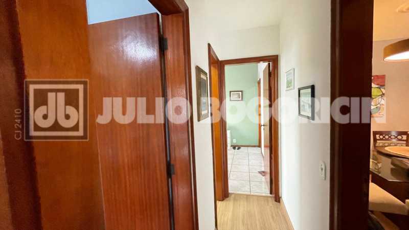 Conheça 33. do imóvel - MEIER - RUA BARÃO DE SÃO BORJA - EXCELENTE APTO.À VENDA - VARANDÃO - 3 DORMITÓRIOS(1 SUÍTE) DEPENDÊNCIA COMPLETA - 2 VAGAS ESCRITURADAS - INFRAESTRUTURA TOTAL. - JBM306670 - 9 33. - 9