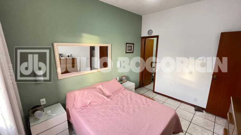 Conheça 45. do imóvel - MEIER - RUA BARÃO DE SÃO BORJA - EXCELENTE APTO.À VENDA - VARANDÃO - 3 DORMITÓRIOS(1 SUÍTE) DEPENDÊNCIA COMPLETA - 2 VAGAS ESCRITURADAS - INFRAESTRUTURA TOTAL. - JBM306670 - 12 45. - 12