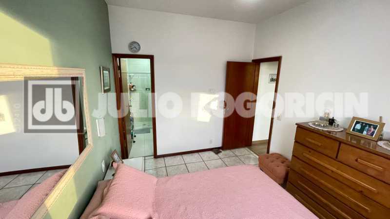 Conheça 50. do imóvel - MEIER - RUA BARÃO DE SÃO BORJA - EXCELENTE APTO.À VENDA - VARANDÃO - 3 DORMITÓRIOS(1 SUÍTE) DEPENDÊNCIA COMPLETA - 2 VAGAS ESCRITURADAS - INFRAESTRUTURA TOTAL. - JBM306670 - 13 50. - 13