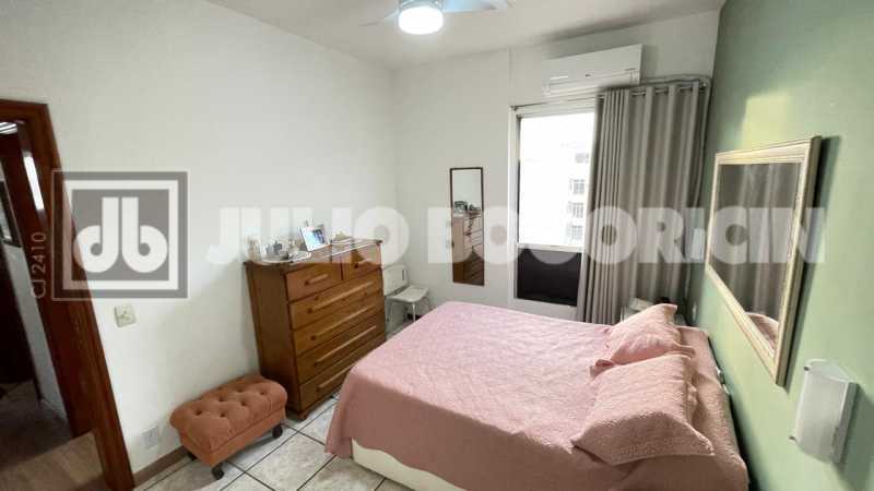 Conheça 55. do imóvel - MEIER - RUA BARÃO DE SÃO BORJA - EXCELENTE APTO.À VENDA - VARANDÃO - 3 DORMITÓRIOS(1 SUÍTE) DEPENDÊNCIA COMPLETA - 2 VAGAS ESCRITURADAS - INFRAESTRUTURA TOTAL. - JBM306670 - 14 55. - 14