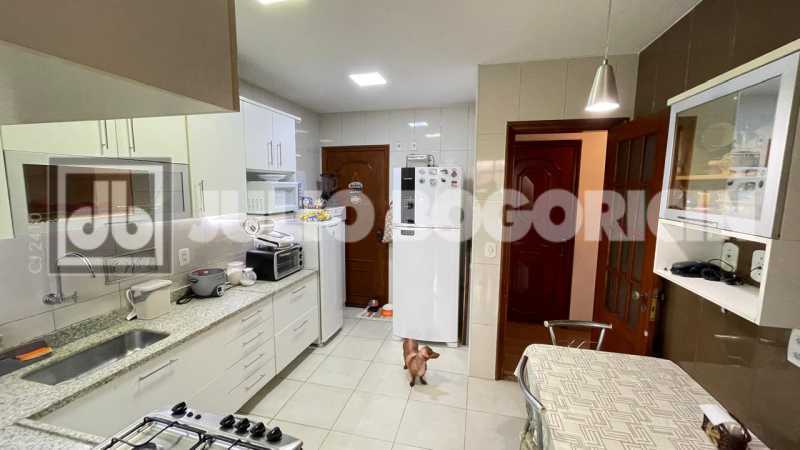 Conheça 80. do imóvel - MEIER - RUA BARÃO DE SÃO BORJA - EXCELENTE APTO.À VENDA - VARANDÃO - 3 DORMITÓRIOS(1 SUÍTE) DEPENDÊNCIA COMPLETA - 2 VAGAS ESCRITURADAS - INFRAESTRUTURA TOTAL. - JBM306670 - 19 80. - 19