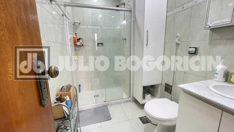 Conheça 100. do imóvel - MEIER - RUA BARÃO DE SÃO BORJA - EXCELENTE APTO.À VENDA - VARANDÃO - 3 DORMITÓRIOS(1 SUÍTE) DEPENDÊNCIA COMPLETA - 2 VAGAS ESCRITURADAS - INFRAESTRUTURA TOTAL. - JBM306670 - 23 100. - 23