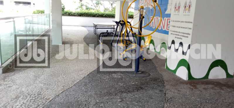 Conheça 155 do imóvel - MEIER - RUA BARÃO DE SÃO BORJA - EXCELENTE APTO.À VENDA - VARANDÃO - 3 DORMITÓRIOS(1 SUÍTE) DEPENDÊNCIA COMPLETA - 2 VAGAS ESCRITURADAS - INFRAESTRUTURA TOTAL. - JBM306670 - 35 155 - 35