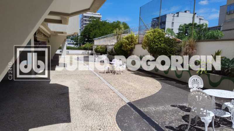 Conheça 165 do imóvel - MEIER - RUA BARÃO DE SÃO BORJA - EXCELENTE APTO.À VENDA - VARANDÃO - 3 DORMITÓRIOS(1 SUÍTE) DEPENDÊNCIA COMPLETA - 2 VAGAS ESCRITURADAS - INFRAESTRUTURA TOTAL. - JBM306670 - 37 165 - 37