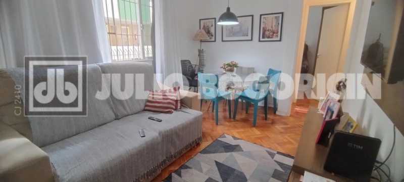 Conheça 1 do imóvel - Excelente apartamento reformado, 2 quartos, condomínio barato. Farta condução e comércio. Oportunidade !! - JBT207371 - 1 1 - 1