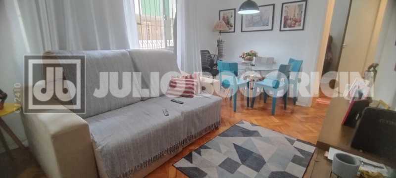 Conheça 3 do imóvel - Excelente apartamento reformado, 2 quartos, condomínio barato. Farta condução e comércio. Oportunidade !! - JBT207371 - 3 3 - 3