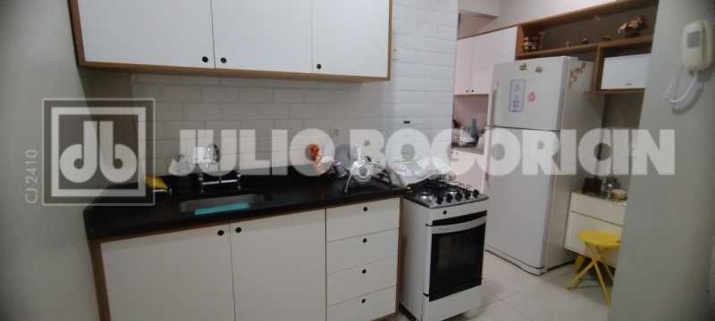 Conheça 16 do imóvel - Excelente apartamento reformado, 2 quartos, condomínio barato. Farta condução e comércio. Oportunidade !! - JBT207371 - 16 16 - 16