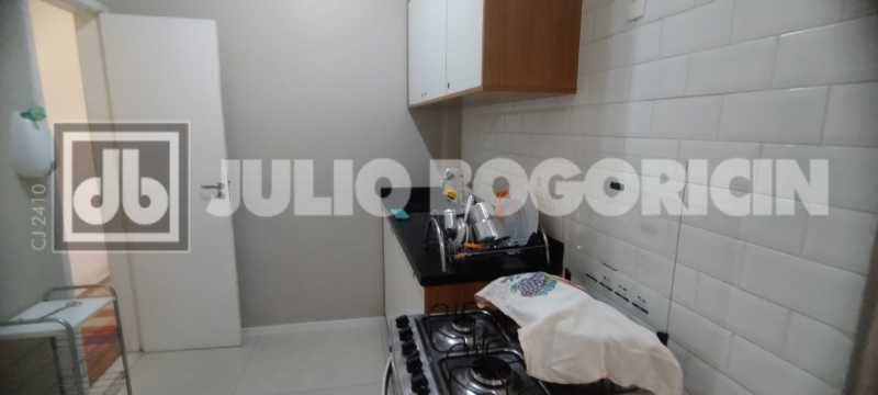 Conheça 17 do imóvel - Excelente apartamento reformado, 2 quartos, condomínio barato. Farta condução e comércio. Oportunidade !! - JBT207371 - 17 17 - 17