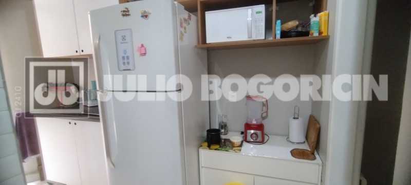 Conheça 18 do imóvel - Excelente apartamento reformado, 2 quartos, condomínio barato. Farta condução e comércio. Oportunidade !! - JBT207371 - 18 18 - 18