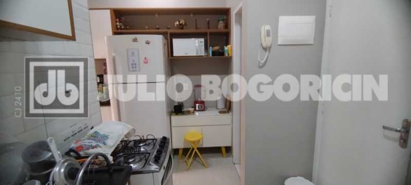 Conheça 20 do imóvel - Excelente apartamento reformado, 2 quartos, condomínio barato. Farta condução e comércio. Oportunidade !! - JBT207371 - 20 20 - 20