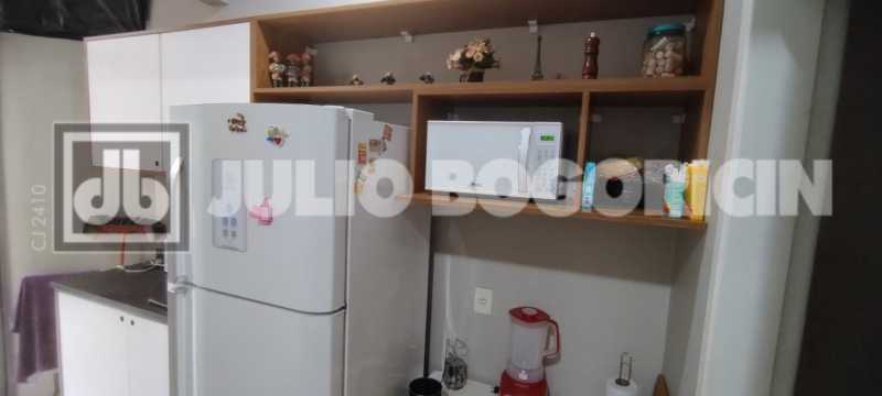 Conheça 21 do imóvel - Excelente apartamento reformado, 2 quartos, condomínio barato. Farta condução e comércio. Oportunidade !! - JBT207371 - 21 21 - 21
