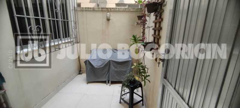 Conheça 24 do imóvel - Excelente apartamento reformado, 2 quartos, condomínio barato. Farta condução e comércio. Oportunidade !! - JBT207371 - 24 24 - 24