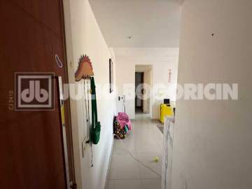Imperdível - JULIO BOGORICIN VENDE APARTAMENTO SALA E QUARTO COM VAGA E PRÉDIO COM INFRA RIO COMPRIDO - JBAP12884