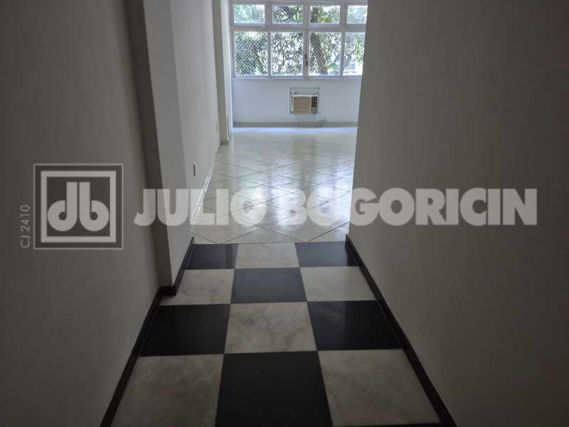 Conheça 33 do imóvel - Rua Cinco de Julho, muito arborizada, 2 Quartos com vaga escritura. - JBC200071 - 33 33 - 33