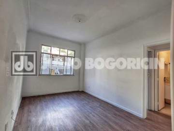 Oportunidade - Tijuca, próx. ao Metrô S. Pena! Condomínio barato! Excelente Sala e Quarto separado c/área e ban. de serviço. C/elevador - JBT15243
