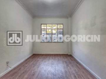 Imperdível - Tijuca, próx. ao Metrô S. Pena. Condomínio barato em ótima localização! Excelente Sala e Quarto separado c/área e banh. de serviço. Com elevador - JBT15243